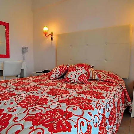 فندق Corali 3*
